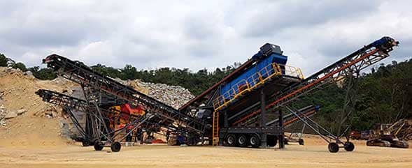 Mobile crushing plant for highway construction in Malaysia