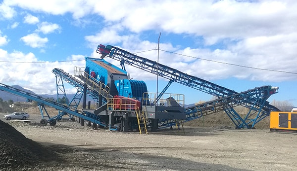 mobile crusher for stone crushing production line