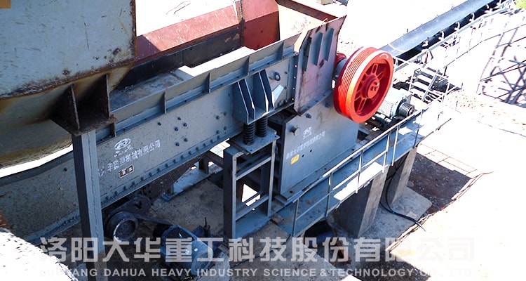 small pe jaw crusher customer site